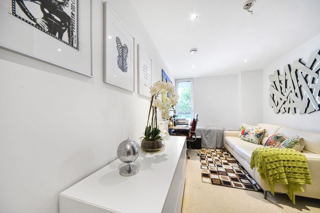 Flat for sale in Beacon Point, New Capital Quay, Greenwich