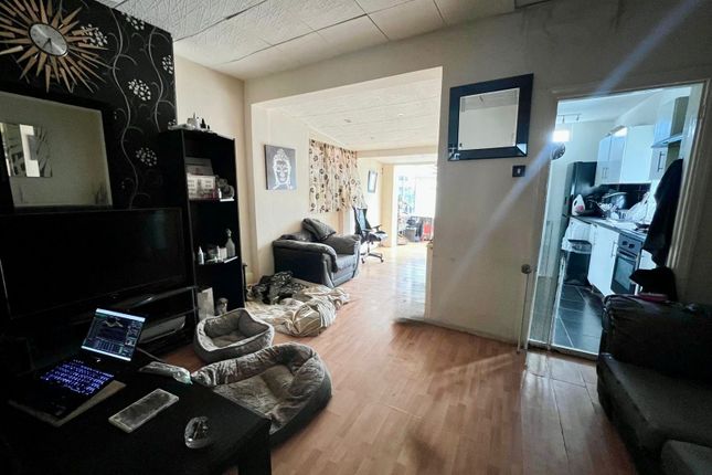 Charterhouse Avenue, Wembley photo 2