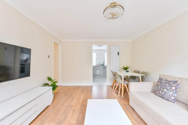 8 Belgrave Court, Ascalon Street, London photo 3