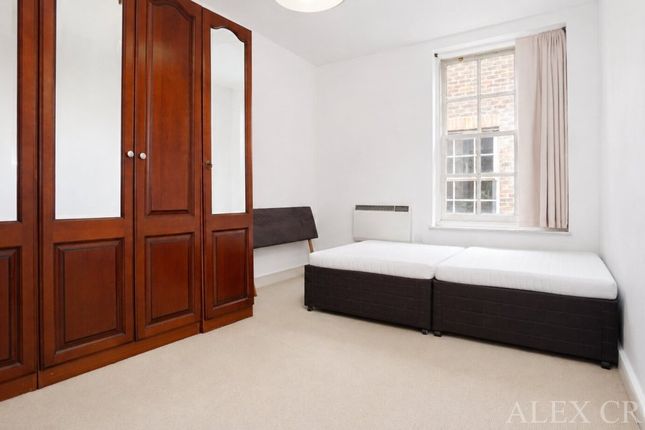Flat 4, 183-187, Stoke Newington High Street, London photo 5