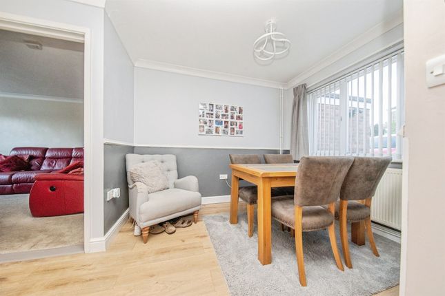 86, Holcombe Crescent, Ipswich photo 3