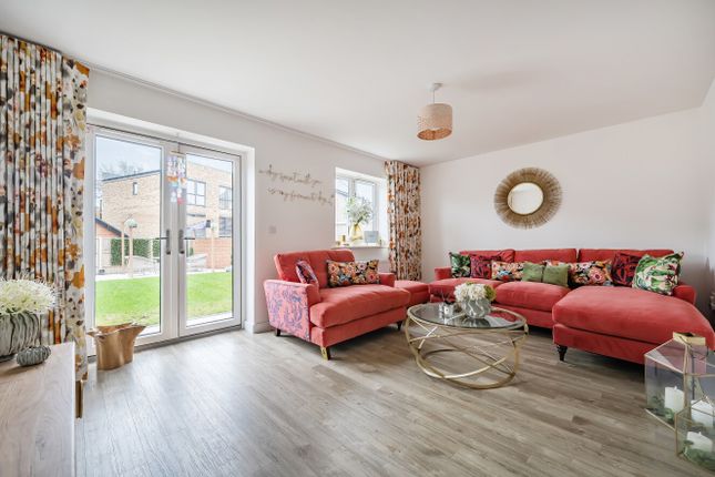 6, Blacksmiths Way, Reading photo 4