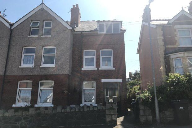 Flat to rent in 11 York Road, Colwyn Bay