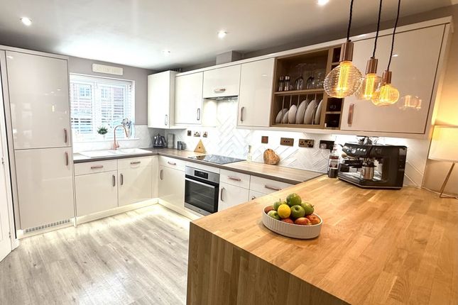 5, Bancroft Drive, Doncaster photo 2