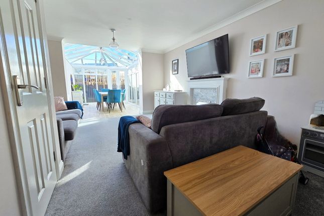 18, Meadow Drive, Saltash photo 4