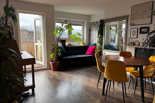 1-bed flat on 37 North House, Grove Street, Deptford, £215,000