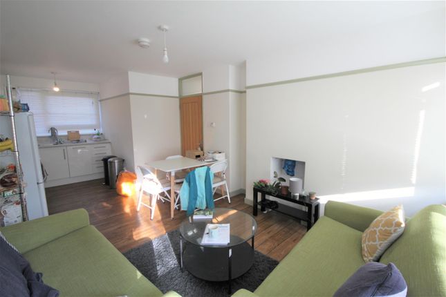 Flat for sale in Ivy Street, Old Street