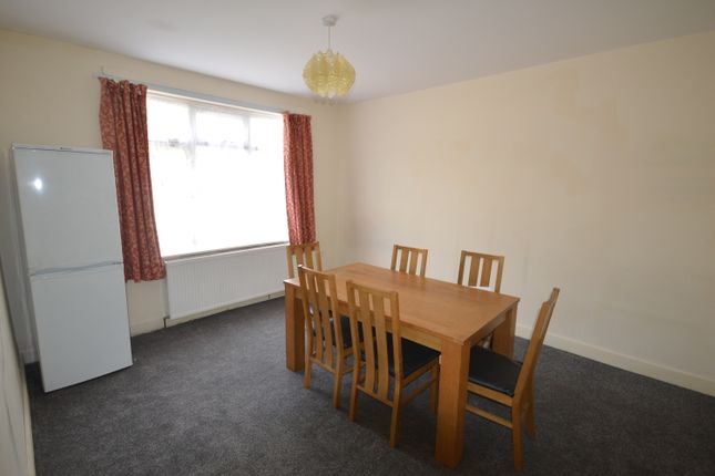 Vivian Avenue, Wembley photo 4