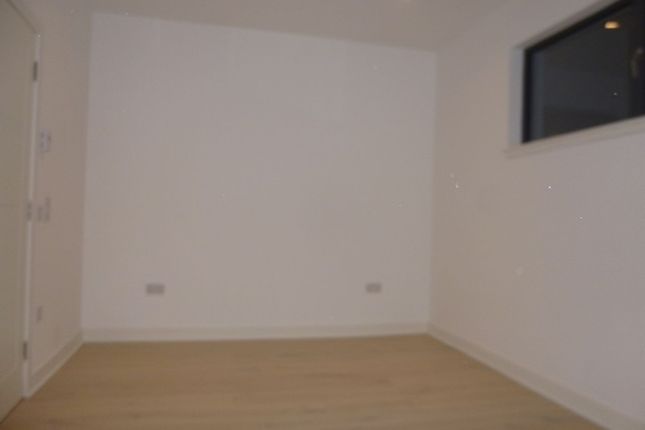 Flat 2/7, 60 Inverlair Avenue, Glasgow photo 4