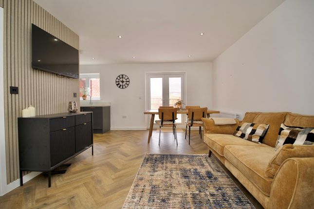 11, Campbell Close, Coventry photo 4