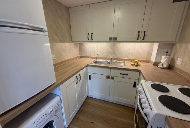25, Linacre Close, Didcot photo 3