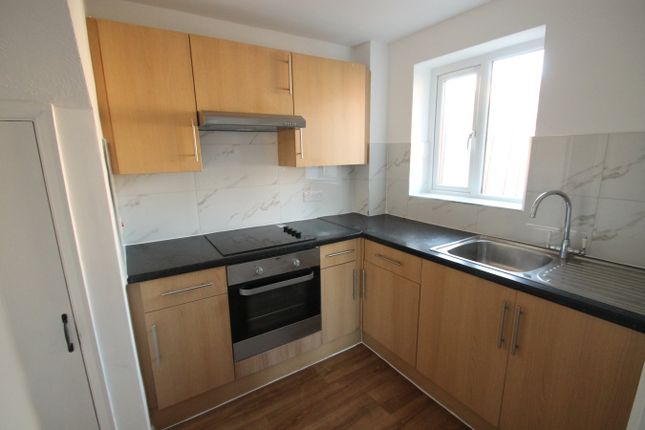 25, Blunden Close, DAGENHAM photo 3
