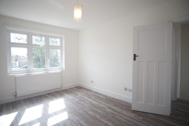 52, Rydal gardens, Wembley photo 4