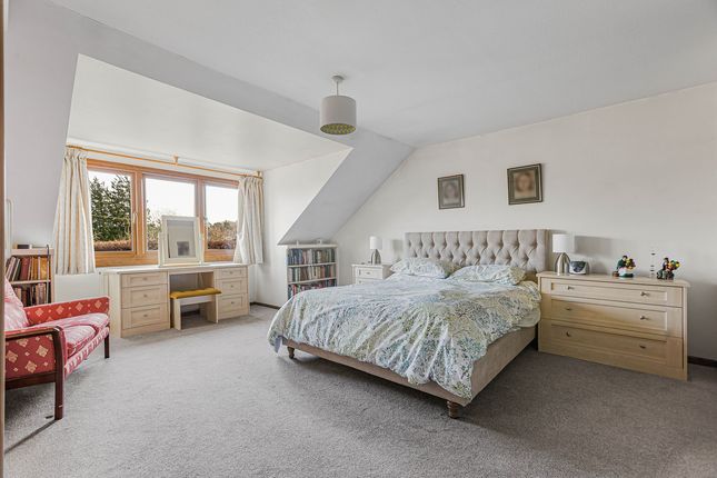Castell, Stream Road, Upton photo 4