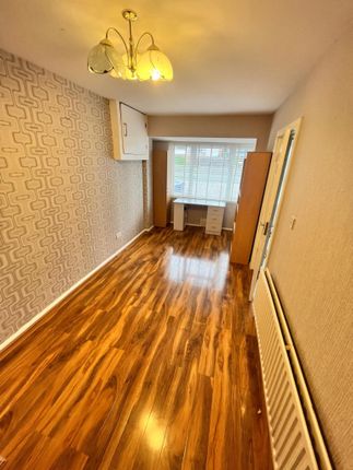 27 Lychgate Avenue, STOURBRIDGE photo 5