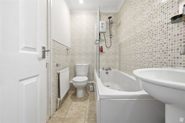 38, Holkham Avenue, Chelmsford photo 4