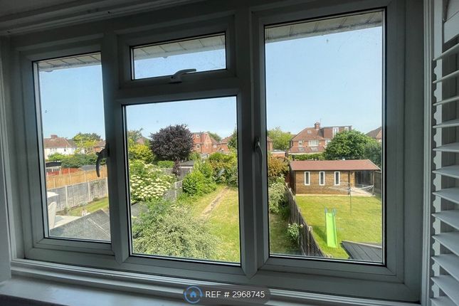 Wendover Drive, Bedford photo 3