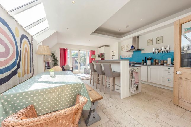 85, Antrobus Road, London photo 4