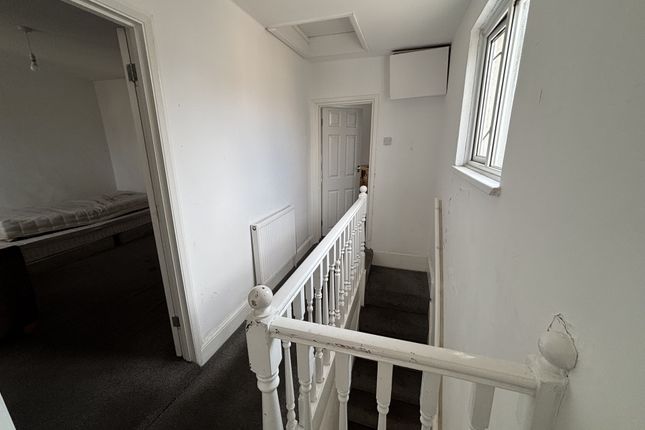 16a, Hilda Road, Chatham photo 3