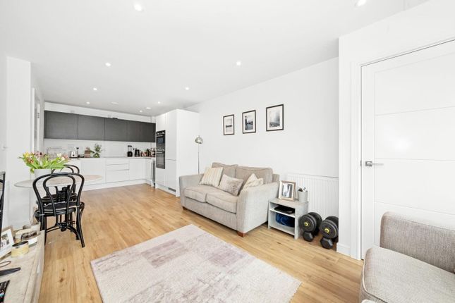 Flat for sale in Queens Road, Peckham, London