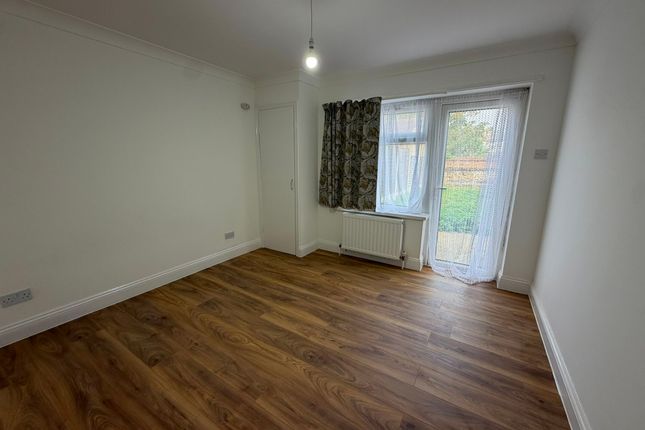 20a Ashgrove Road, Essex photo 4
