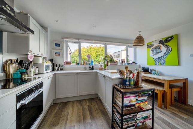 6, Cavalry Crescent, Windsor photo 3