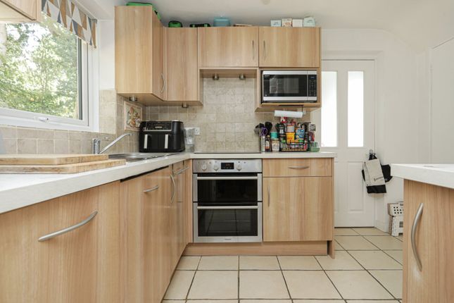 17, St. Johns Crescent, Canterbury photo 4