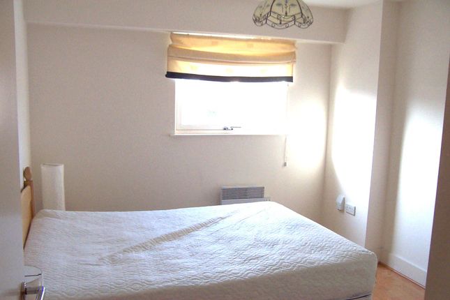 Flat to rent in 140 Queen Street, Cardiff
