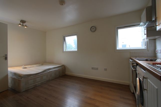 Thumbnail Studio to rent in Cranfield Close, West Norwood