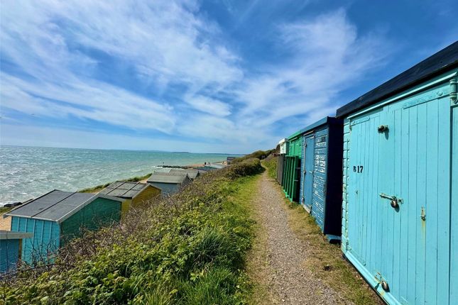 Beach Hut,,, B17, Barton On Sea photo 2