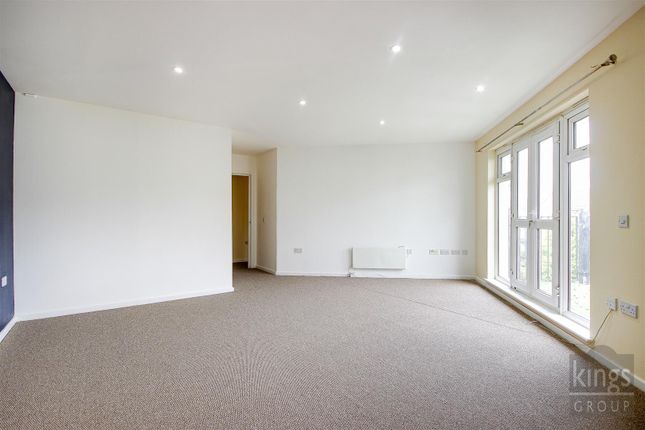 Flat 29 Bradmore Court, 2 Enstone Road, Enfield photo 4
