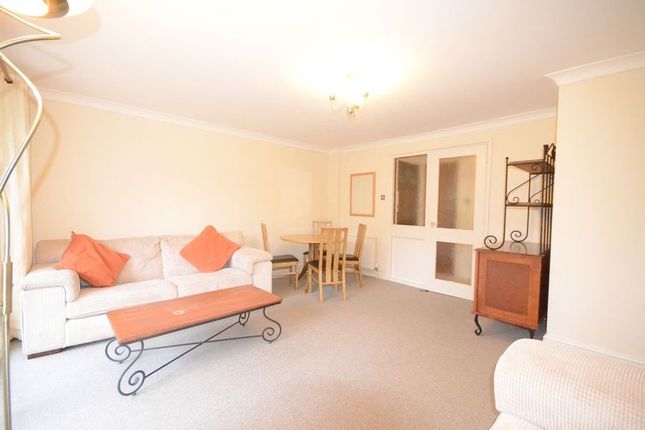 2 Bed Flat To Rent In Fountain Gardens Windsor Sl4 Zoopla