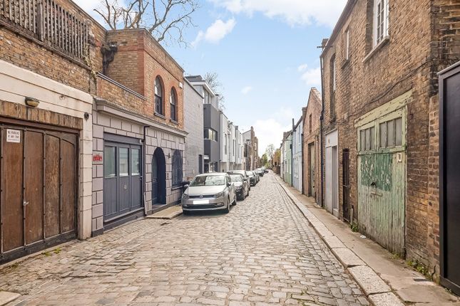 127, Camden Mews, London photo 4