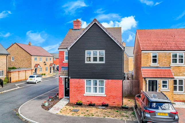 1 Ambrose Close, Bishop's Stortford photo 2