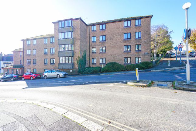 Thumbnail Flat for sale in Holmesdale Gardens, Hastings