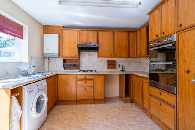 29 Grove Hall Road, Bushey photo 3