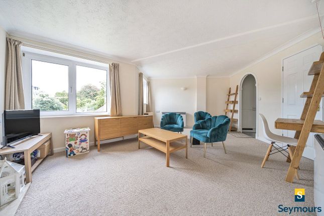 1-bed house on 30, Denehyrst Court, Surrey, £125,000