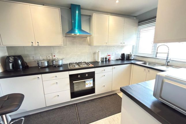 78, Flint Close, Luton photo 3