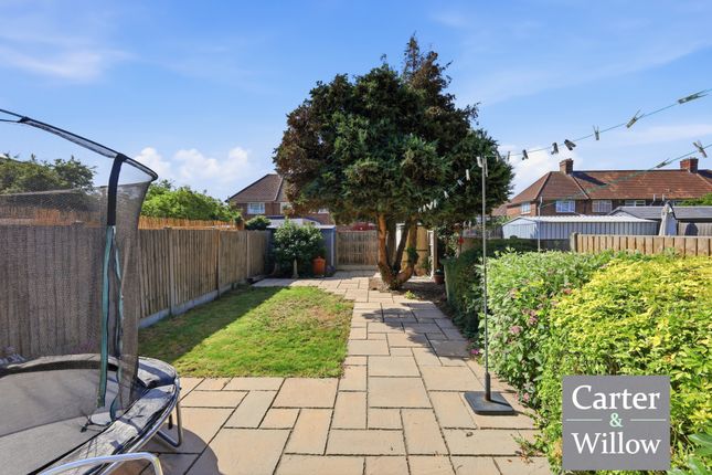 44, Bevan Avenue, Barking photo 4