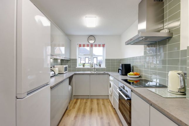20, Merryfields, Rochester photo 4