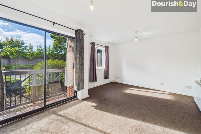 87 Peter James Court, Stafford photo 2