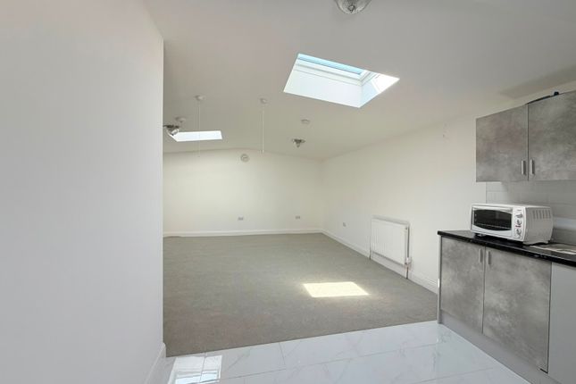 00, Palm Road, Romford photo 2