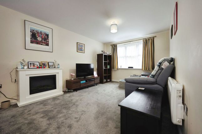 82, The Hawthorns, Bedford photo 2