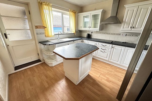 8, Woodlands Crescent, Brecon photo 4