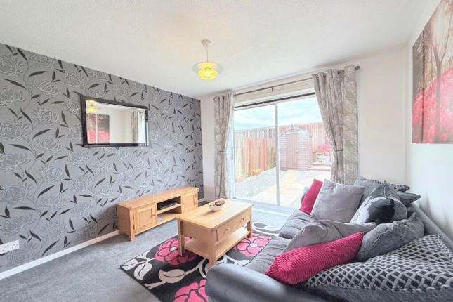 21, Friendship Gardens, Carronshore photo 3