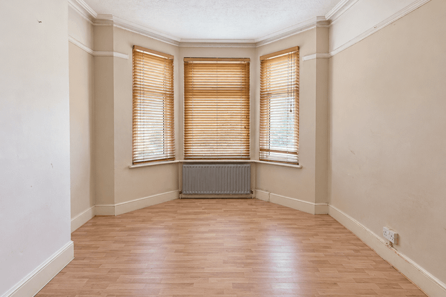 15 Barham Close, WEMBLEY photo 2