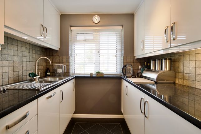 16, Faringford Close, Potters Bar photo 4