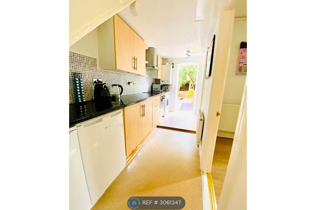 A Wavecrest, Wave Crest Basement Apartment, Whitstable photo 5