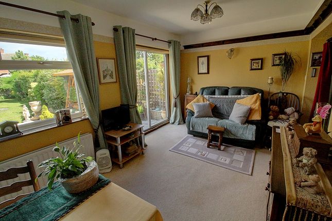 56, Newstead Avenue, Burbage photo 4