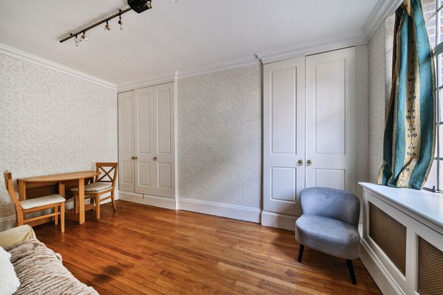 4 Britten House, Britten Street, London photo 3